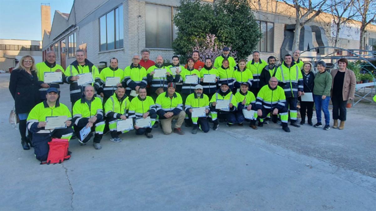 Han recibido formación específica como peones de albañilería, pintura y jardinería