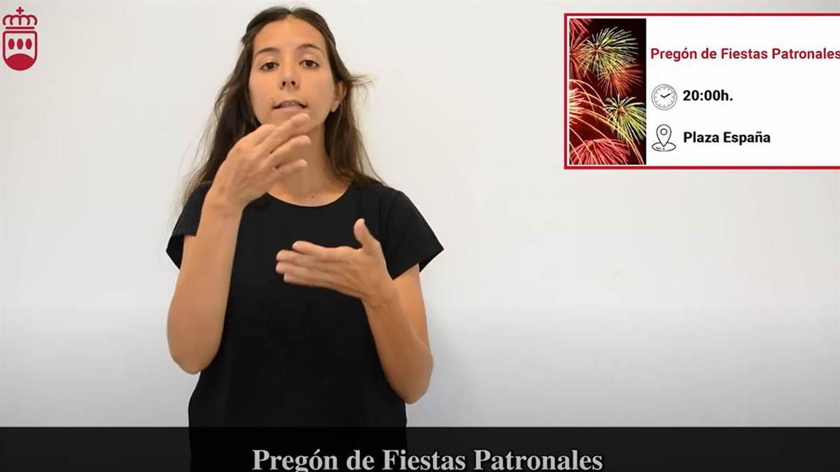 Una intérprete detalla las actividades en un video con información auditiva, subtítulos e infografías