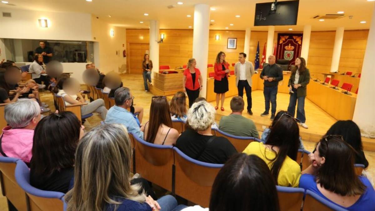El alcalde, Ángel Viveros, les ha recibido en el Ayuntamiento de Coslada 