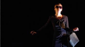 Una pieza donde se homenajea la figura de la madre a través del duelo, la identidad y el género