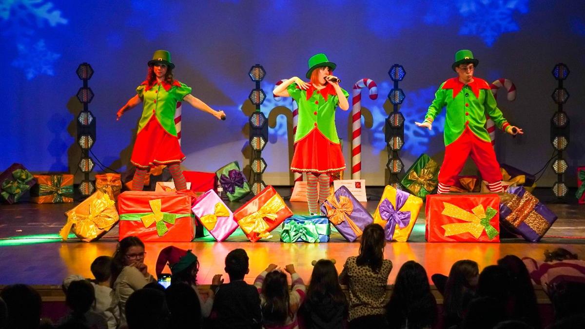 Durante el sábado y el domingo podrá visitarse en la calle Monegros el Portal de Belén que ha preparado la Asociación de Vecinos Zarzaquemada NortE
