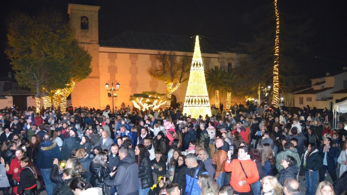 El Centro de Artes Escénicas acoge una gran fiesta con dos ambientes: uno familiar y otro para jóvenes