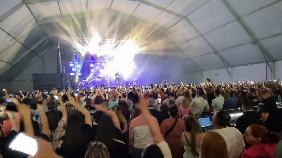 Desde el ayuntamiento han organizado una sesión light en la carpa joven