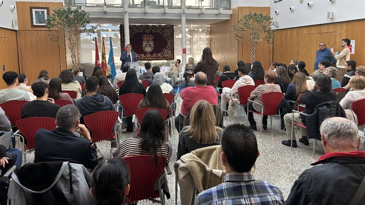 Desde 2023, cerca de 400 personas han trabajado en el Consistorio mediante estos planes que buscan favorecer la inserción laboral

