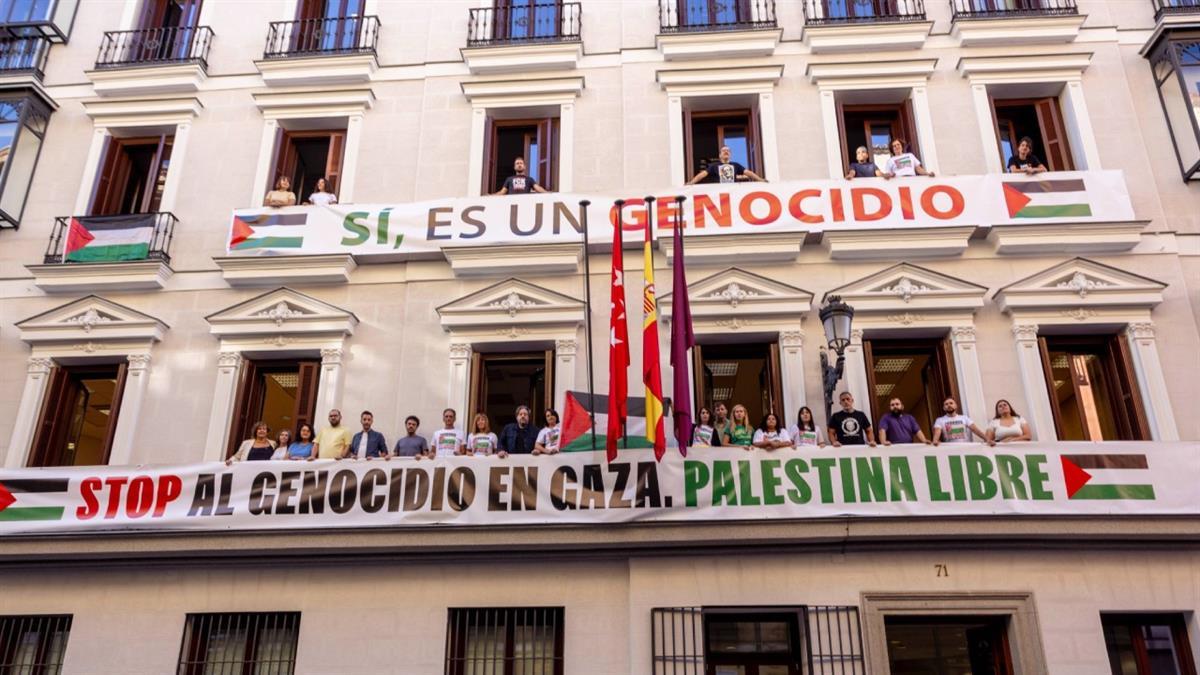 El Ayuntamiento de Madrid se apoya en el Supremo para pedir la retirada de las pancartas a Más Madrid