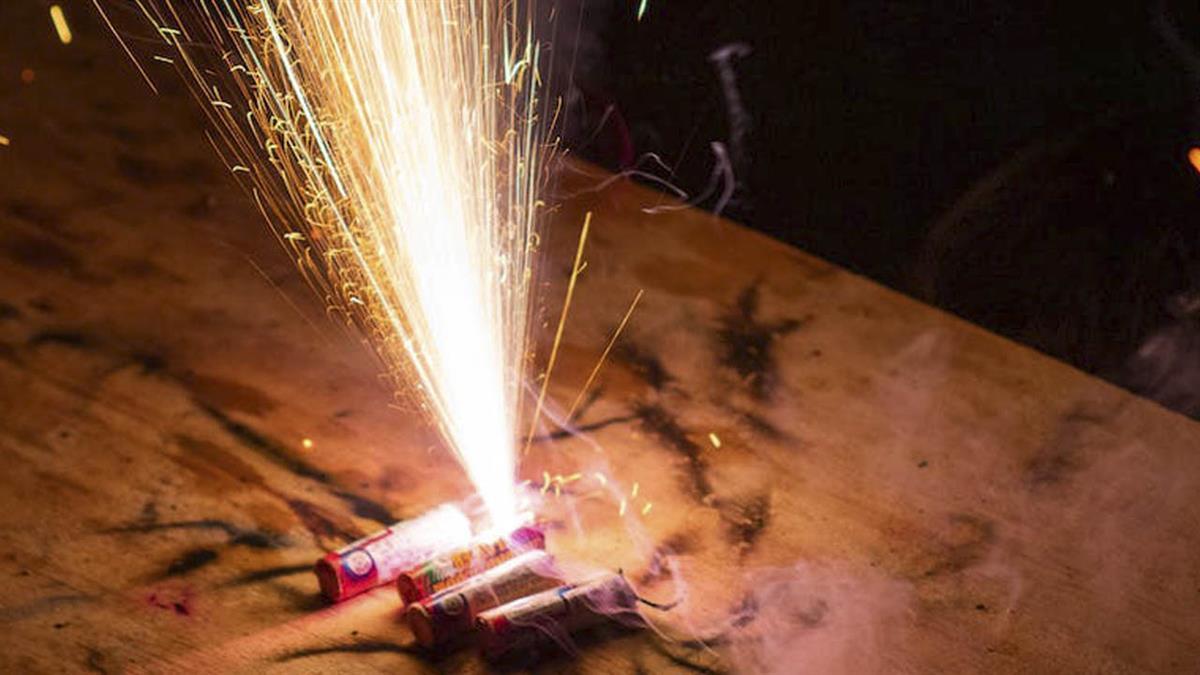 La ordenanza establece la prohibición de encender petardos y fuegos artificiales en cualquier espacio público del municipio