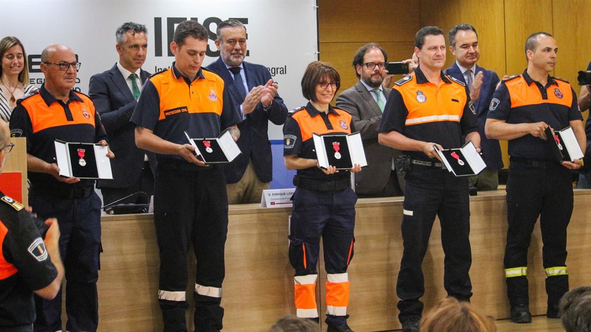 Los agentes fueron galardonados con la Medalla de la Comunidad de Madrid