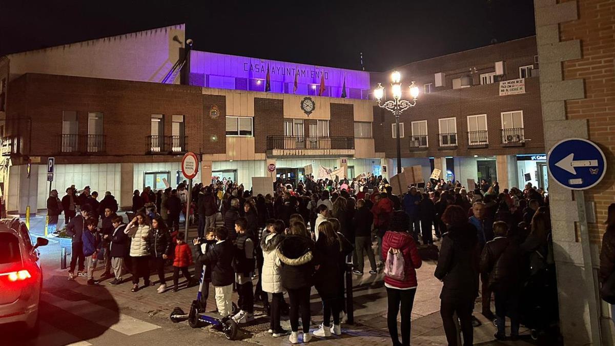 Padres y alumnos piden que no se cierre la Escuela Infantil "Érase una vez" y que no se implante la etapa educativa 0-3 al Colegio Santa Teresa