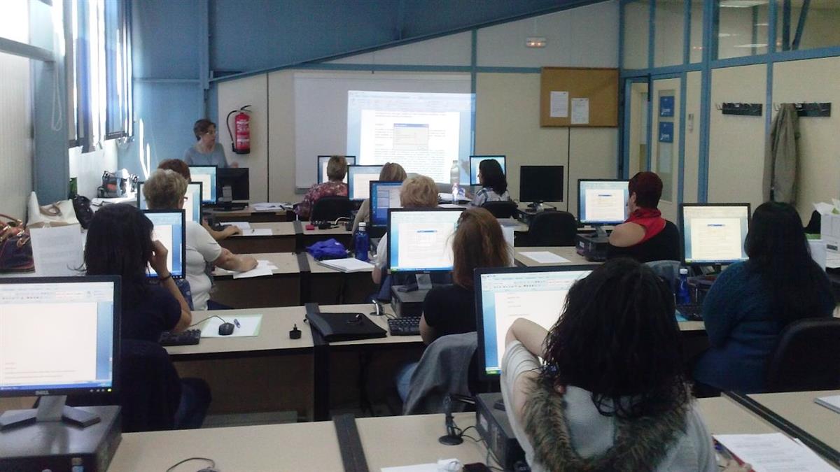 Este servicio pretende facilitar el uso de las redes sociales, el diseño de carteles o la obtención del certificado digital