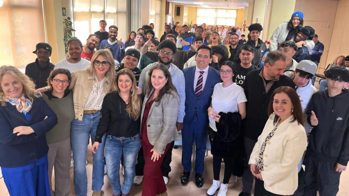 Con el objetivo de capacitar a personas vulnerables en un progra a de formación remunerado