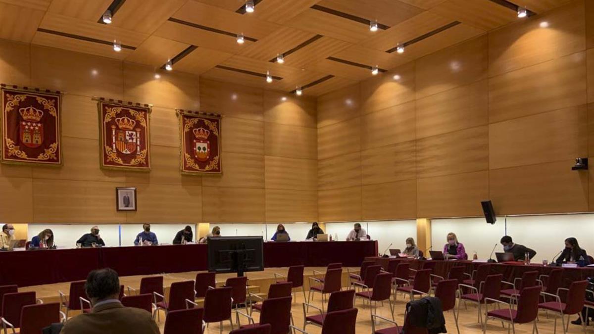 La portavoz socialista Silvia Rocío Lucena acusa al gobierno municipal de presentar candidaturas de la ciudad solo para "lucir" 