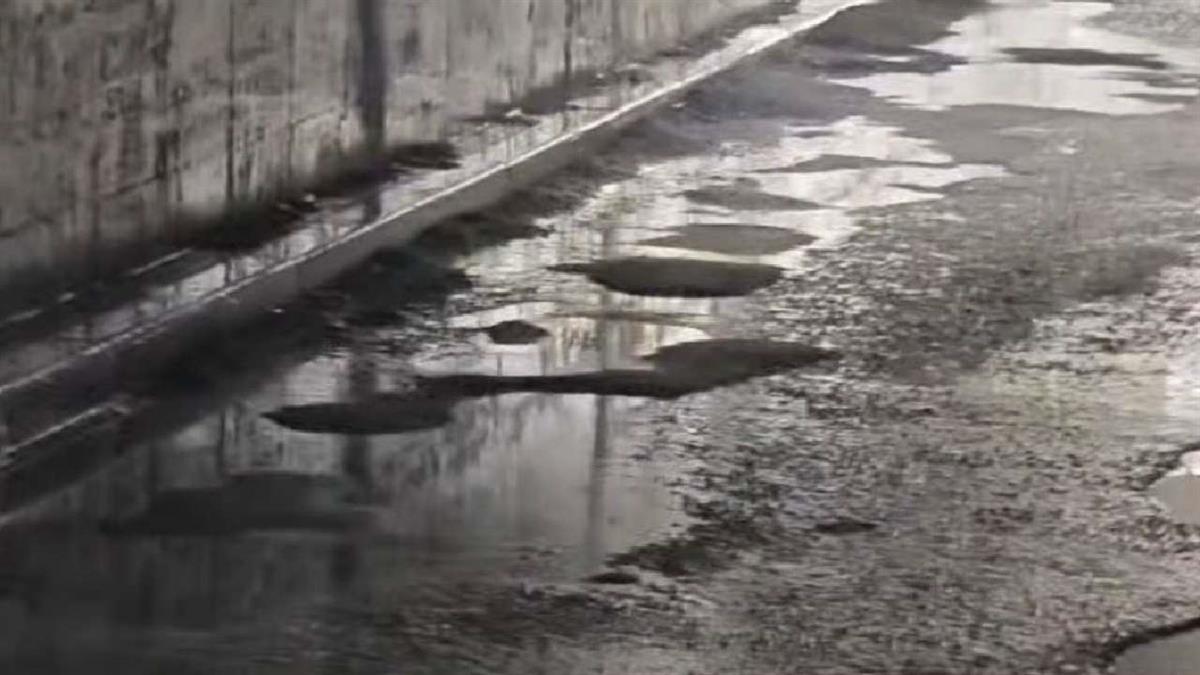 Los socialistas proponen un Fondo de Compensación para ayudar a los vecinos ante el "insostenible" estado de las calles