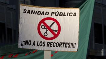 Carlos Moreno (PSOE) subraya que “hay gente que solo tiene acceso a la Sanidad Pública”