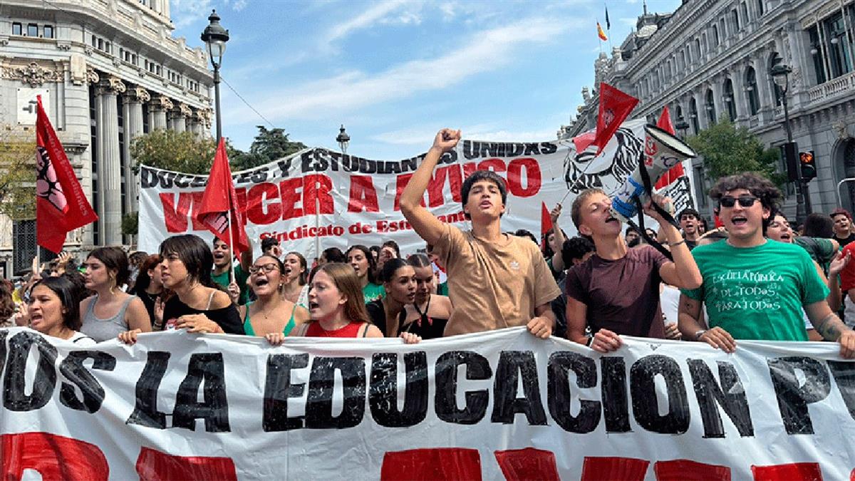 Los socialistas apoyan la huelga educativa y exige recursos y condiciones dignas 