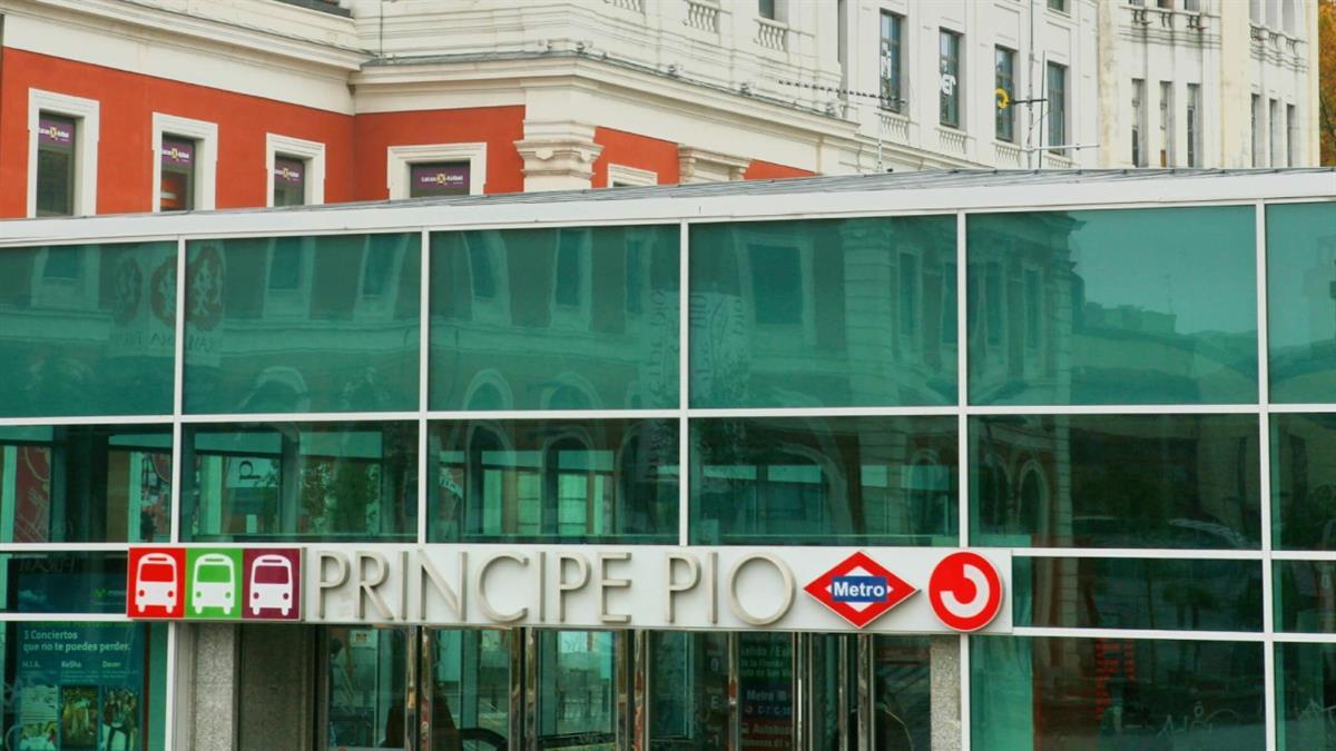 Los socialistas consideran que las consecuencias que sufren los viajeros se debe a la "irresponsabilidad del PP"