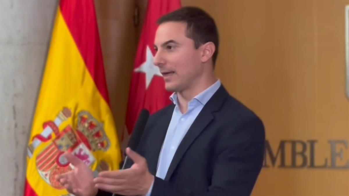 El portavoz del PSOE denuncia los sueldos del profesorado, más bajos que en otras comunidades con un coste de vida menor