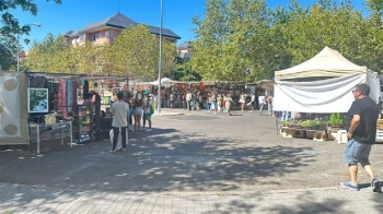 Desde la formación apuntan que el mercadillo "sigue sin baños tras años de quejas"