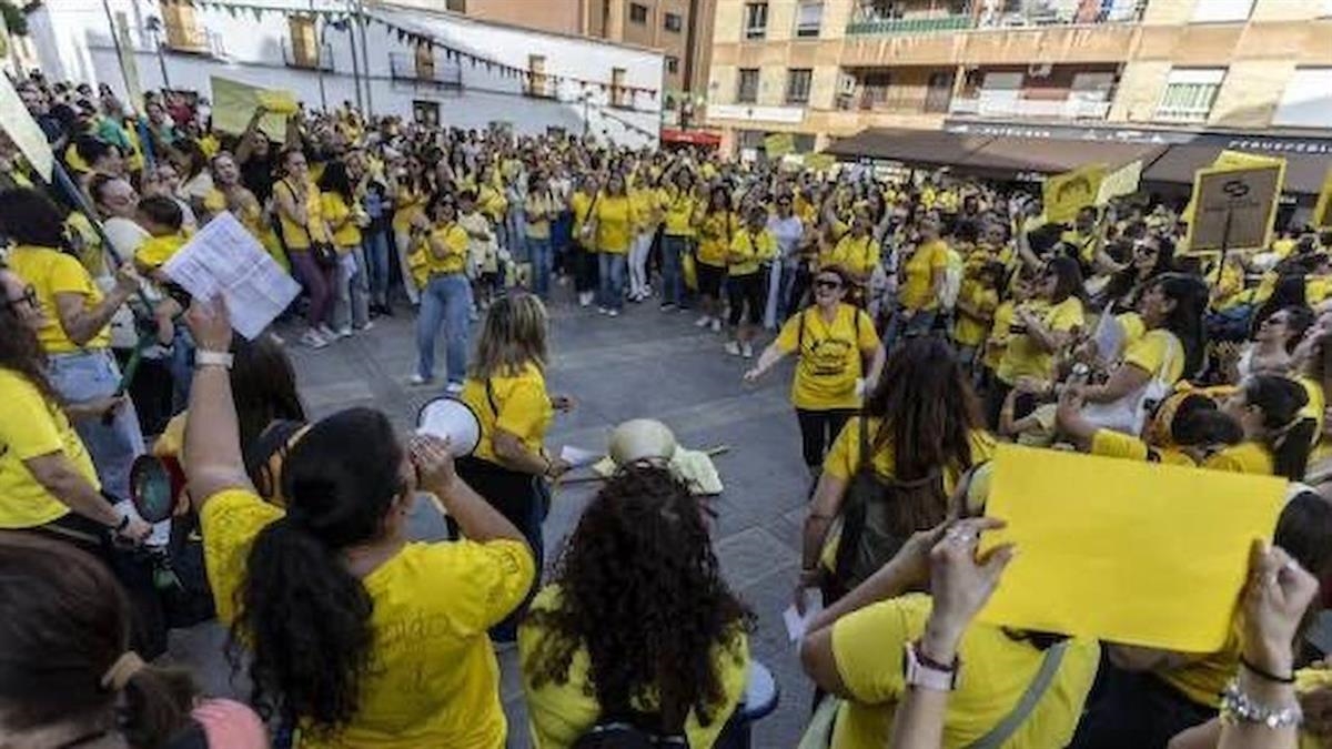 Juana López Pagán reclama mejoras para los colegios y las escuelas infantiles y plantea cuatro ejes para convertir la ciudad en un referente educativo