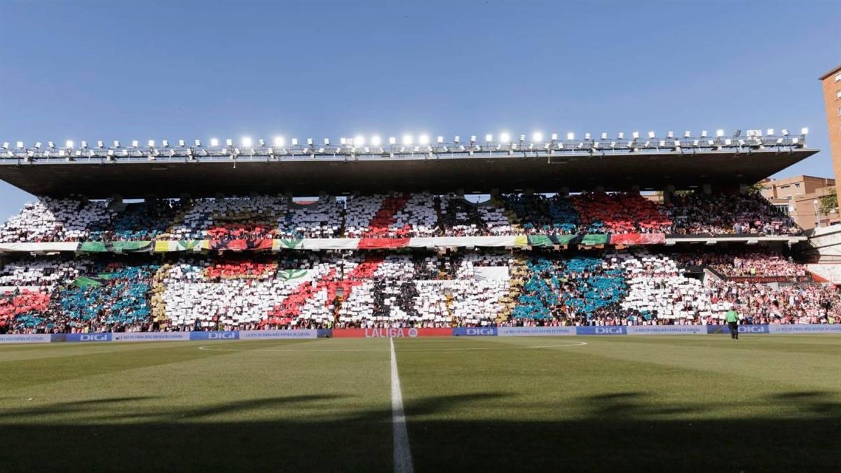 PSOE y Más Madrid se reúnen con las peñas del Rayo para defender la permanencia del club
