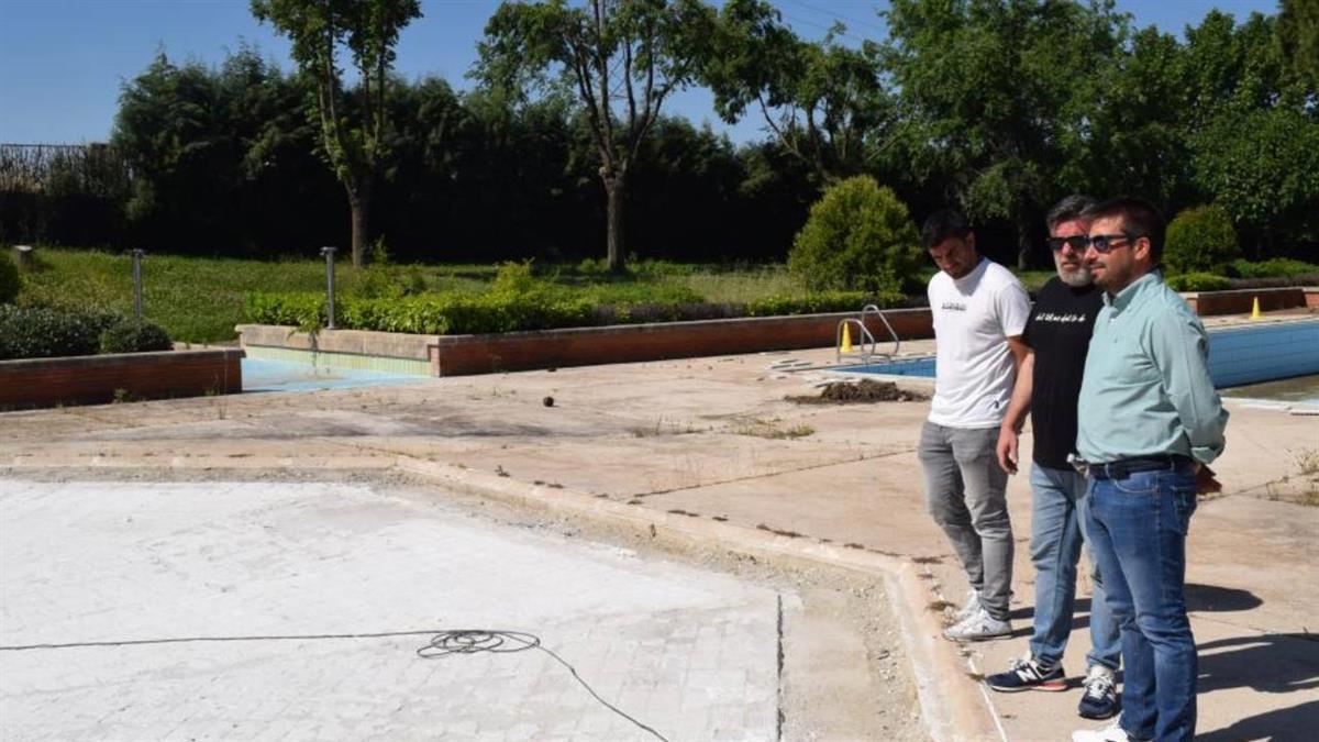 El alcalde y el concejal de Deportes han supervisado los trabajos 