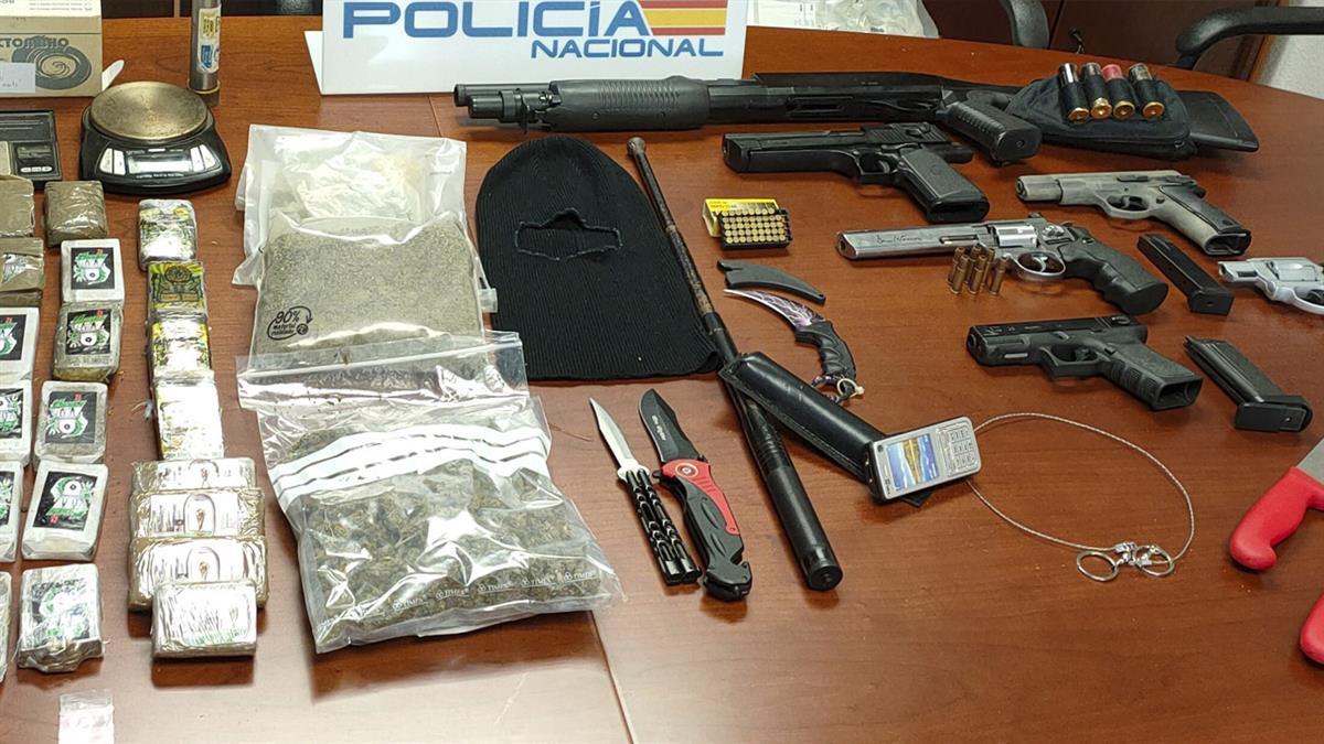 Agentes de la Policía Nacional intervienen también varias armas y dinero en efectivo