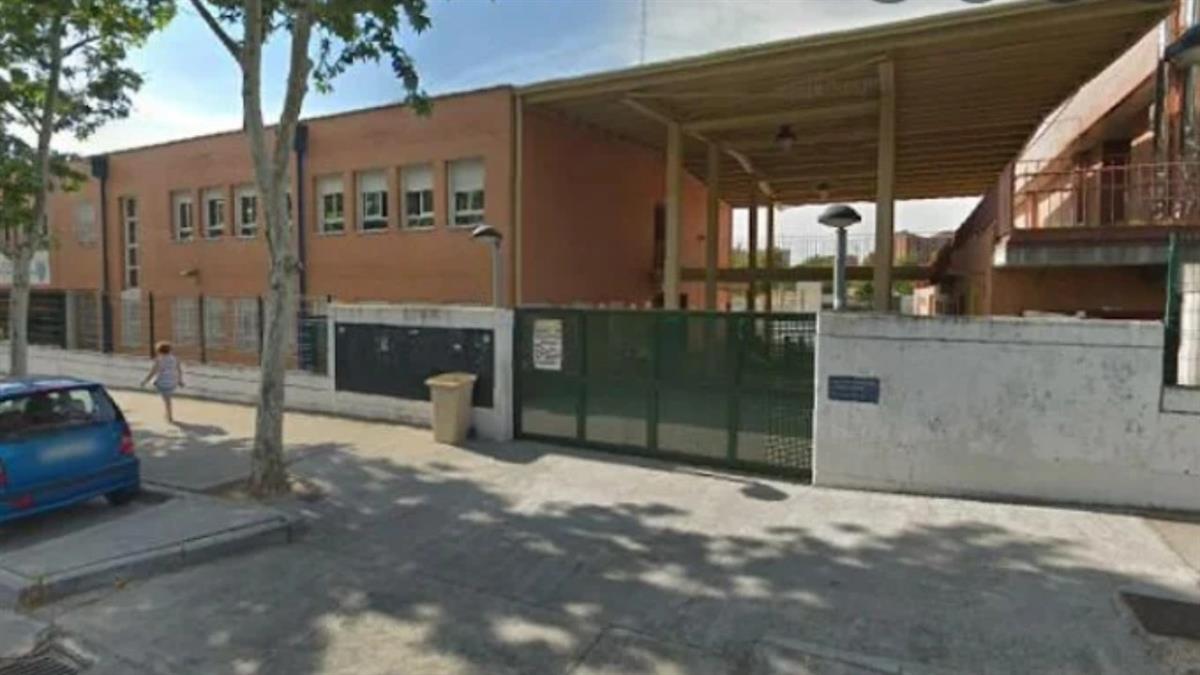 El PSOE denuncia la situación del Colegio Público 'Antonio Machado' por la falta de mantenimiento por parte del ejecutivo local