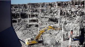 Dos personas fallecieron y varias decenas resultaron heridas como consecuencia de la explosión