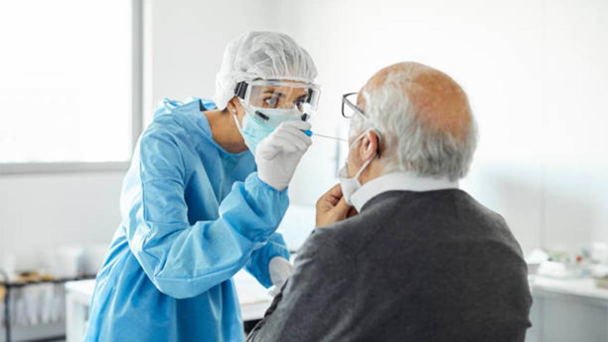 Además, las hospitalizaciones han caído un 75% respecto con otras olas
