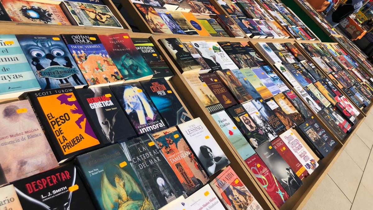 El macro mercadillo, con 60 puntos de venta, permanecerá abierto el sábado 8 hasta las 15:00