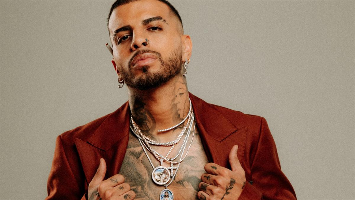 El músico ha dejado pistas en su Instagram sobre su aparición en la trama