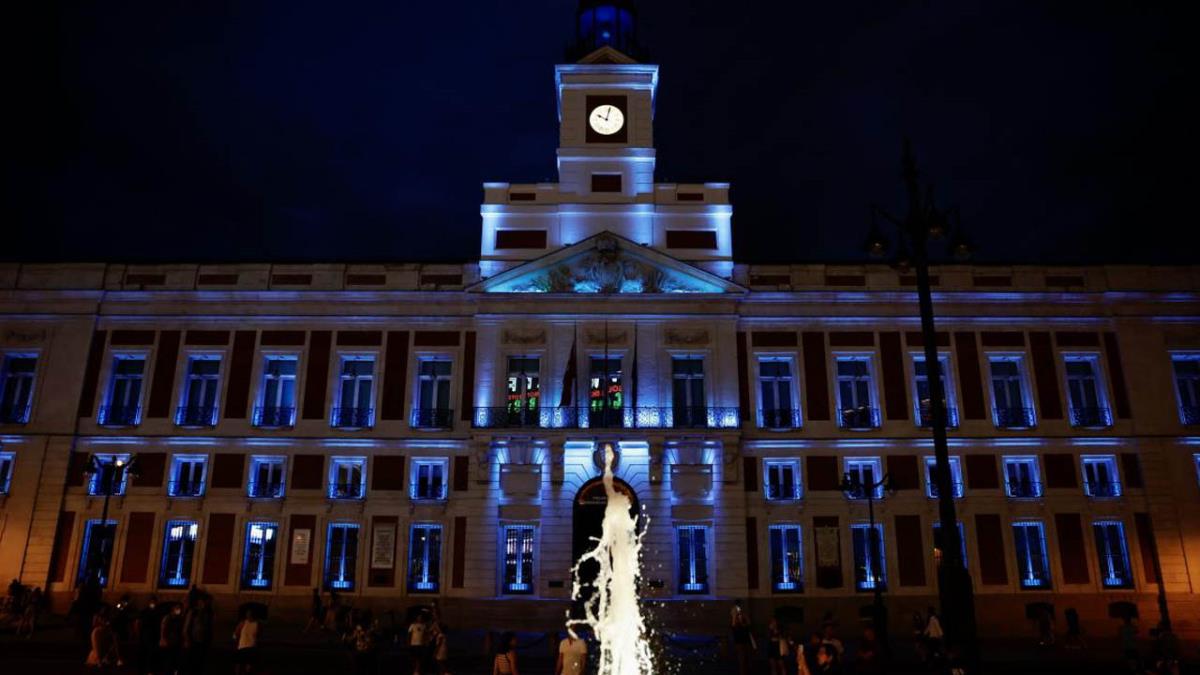 El encendido se ha realizado para celebrar que el Retiro y el Prado son patrimonio mundial de la UNESCO