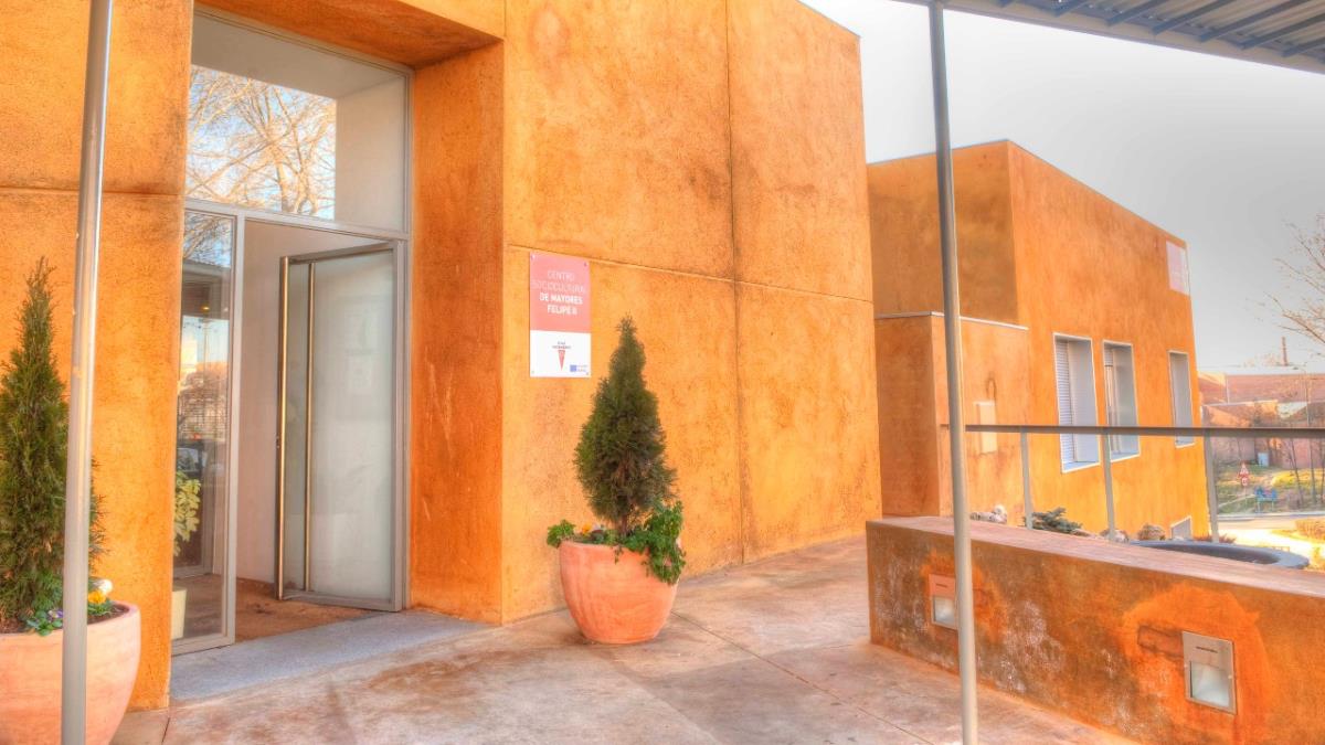 Ambos mantienen un horario de mañana (10-14 hrs) y de tarde (17-21 hrs), solo podrán acceder las personas que tengan el carnet de usuario