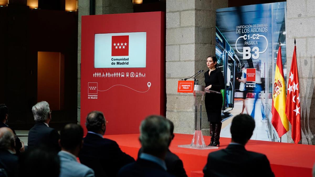 Se trata de uno de los compromisos que anunció durante su debate de investidura y que se aplicará desde el próximo mes de enero, como ha explicado en un acto en la Real Casa de Correos con cerca de un centenar de alcaldes y concejales de las localidades beneficiadas

