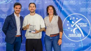 El regidor y la concejala de Deportes recibieron al jugador de fútbol sala tras proclamare campeón de Europa 