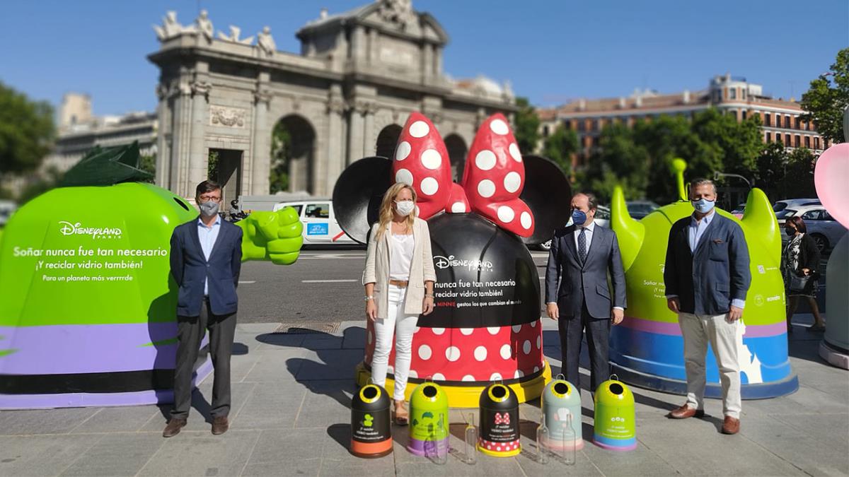 Minnie, Goofy, Hulk y los marcianos de Toy Story llenan de magia las calles de la capital para concienciar sobre el reciclaje