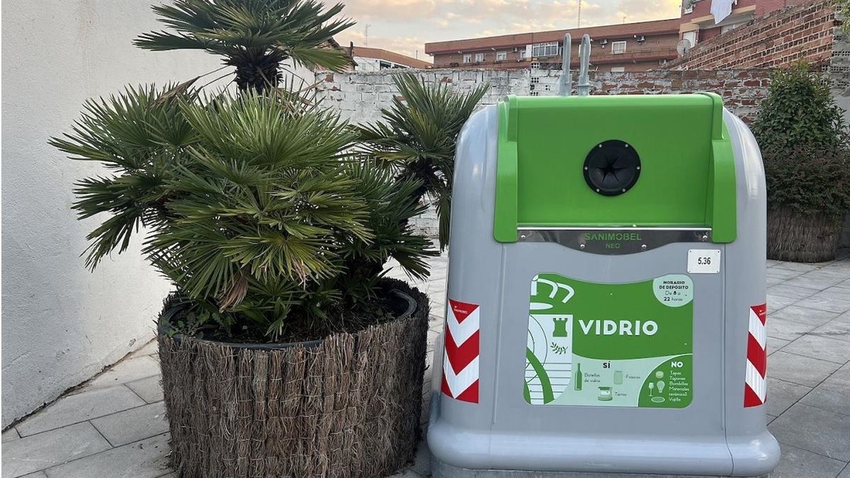 El Ayuntamiento ha realizado una campaña con visitas personalizadas y entrega de cubos gratuita para extender aún más la separación de envases en nuestros establecimentos