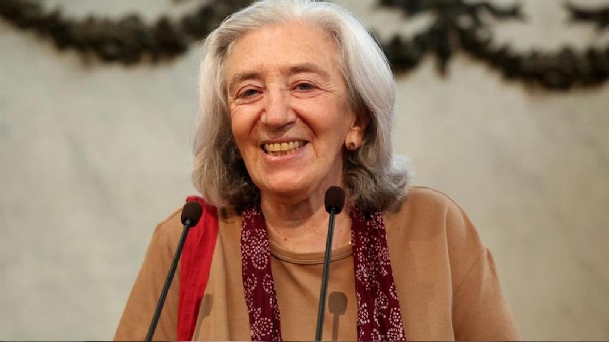 Este galardón reconoce la trayectoria poética de la escritora