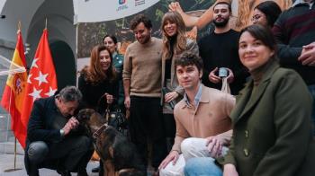 La Comunidad, reconocida por su apoyo a la adopción de perros jubilados que han prestado su servicio en seguridad y emergencias
