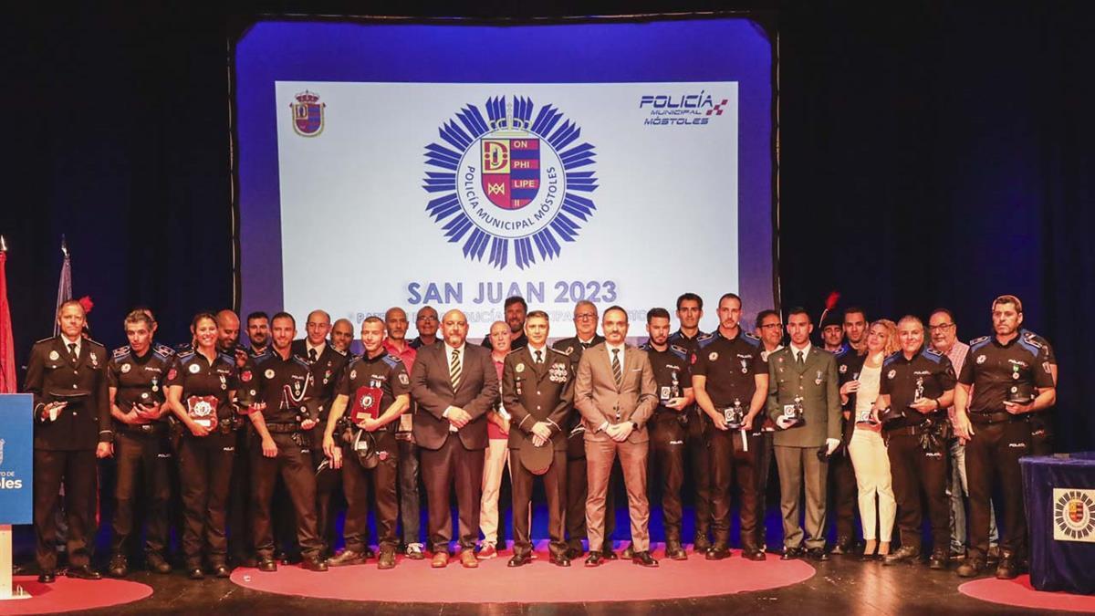 Durante la conmemoración del día de su patrón también se han otorgado menciones especiales