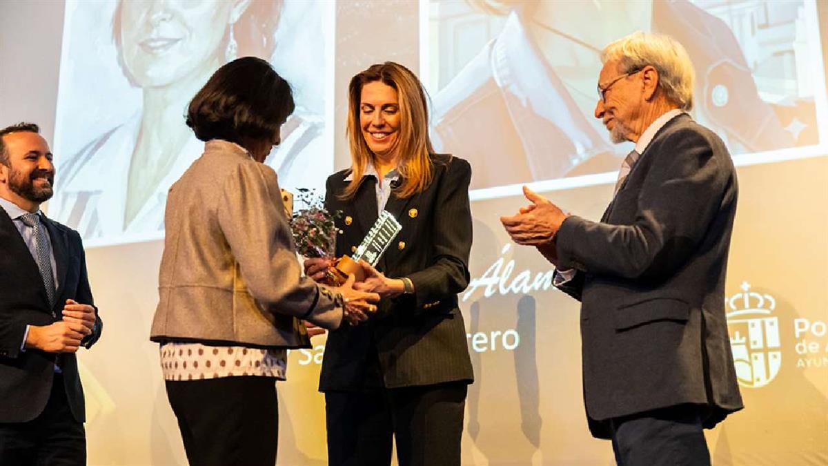 El Ayuntamiento reconoció la labor de los profesores y rindió homenaje a los que se jubilan 