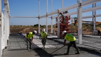 La región supera por primera vez los 3,63 millones de ocupados y reduce la tasa de paso al 7,6%, más de dos puntos por debajo de la media nacional