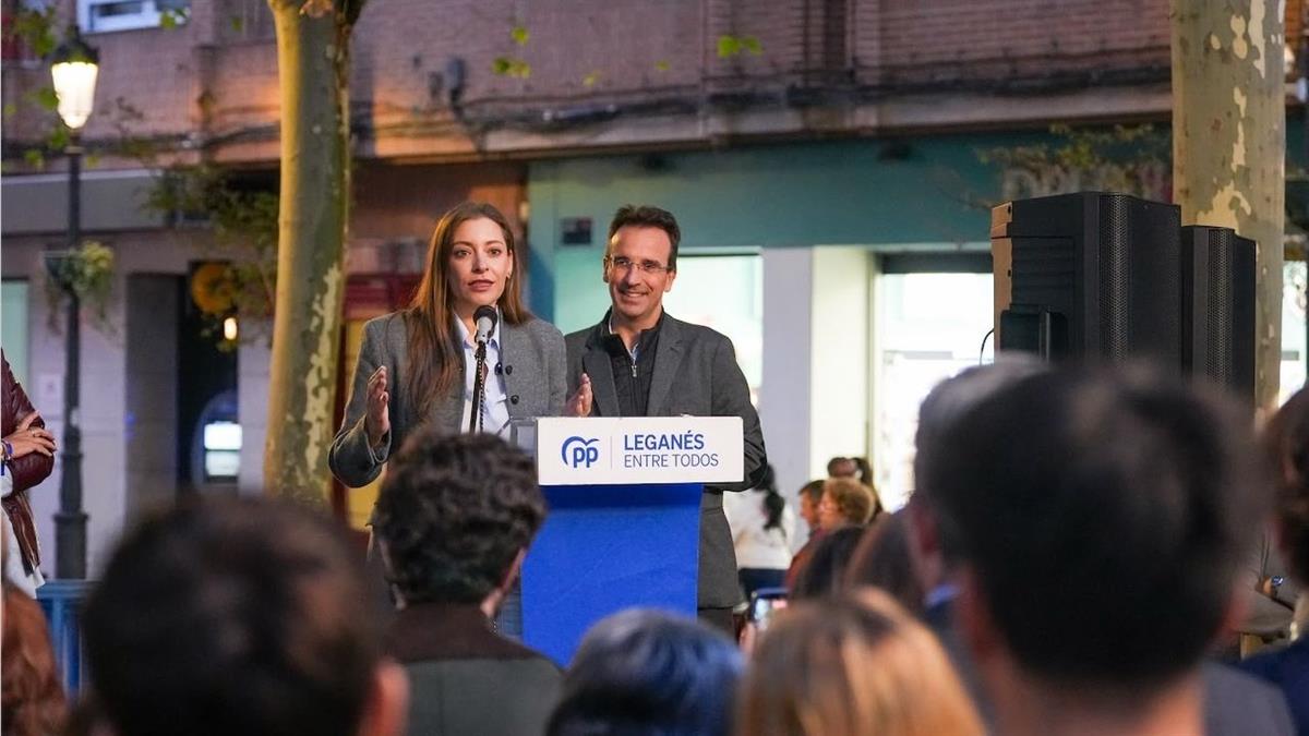 El alcalde participó junto a Ester Muñoz y Ana Millán en un mitin en el que criticaron al Gobierno central y defendieron la gestión municipal y regional