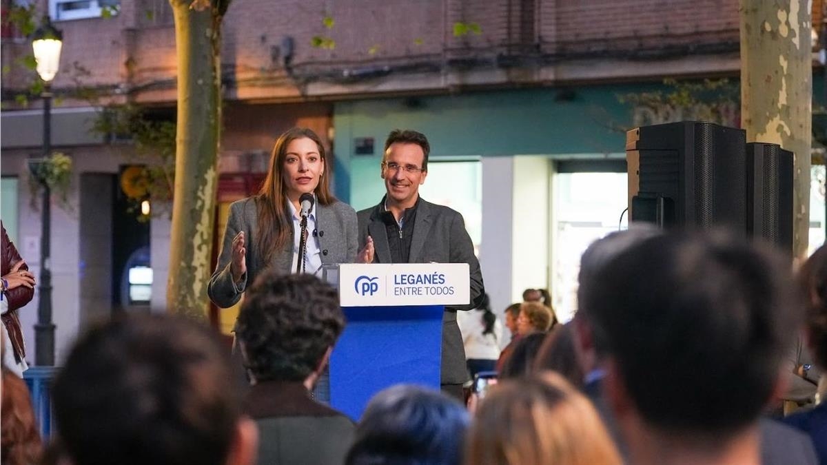 El alcalde participó junto a Ester Muñoz y Ana Millán en un mitin en el que criticaron al Gobierno central y defendieron la gestión municipal y regional
