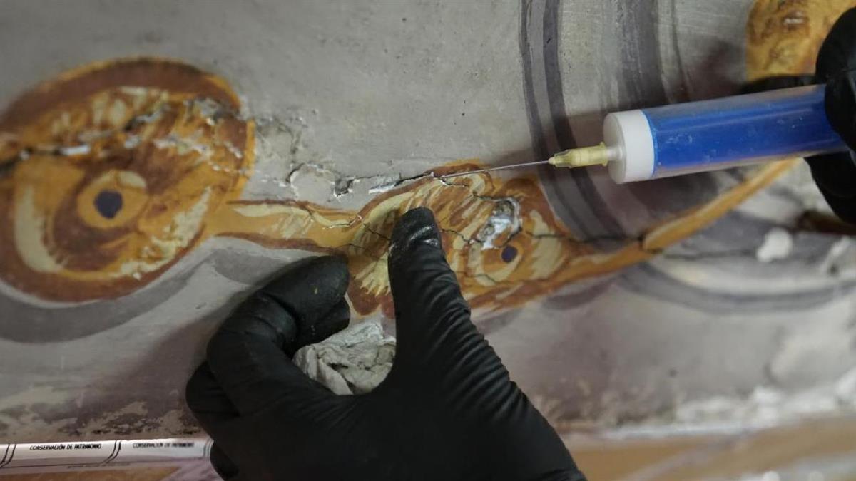 Es un importante conjunto ornamental asociado a la historia educativa de España