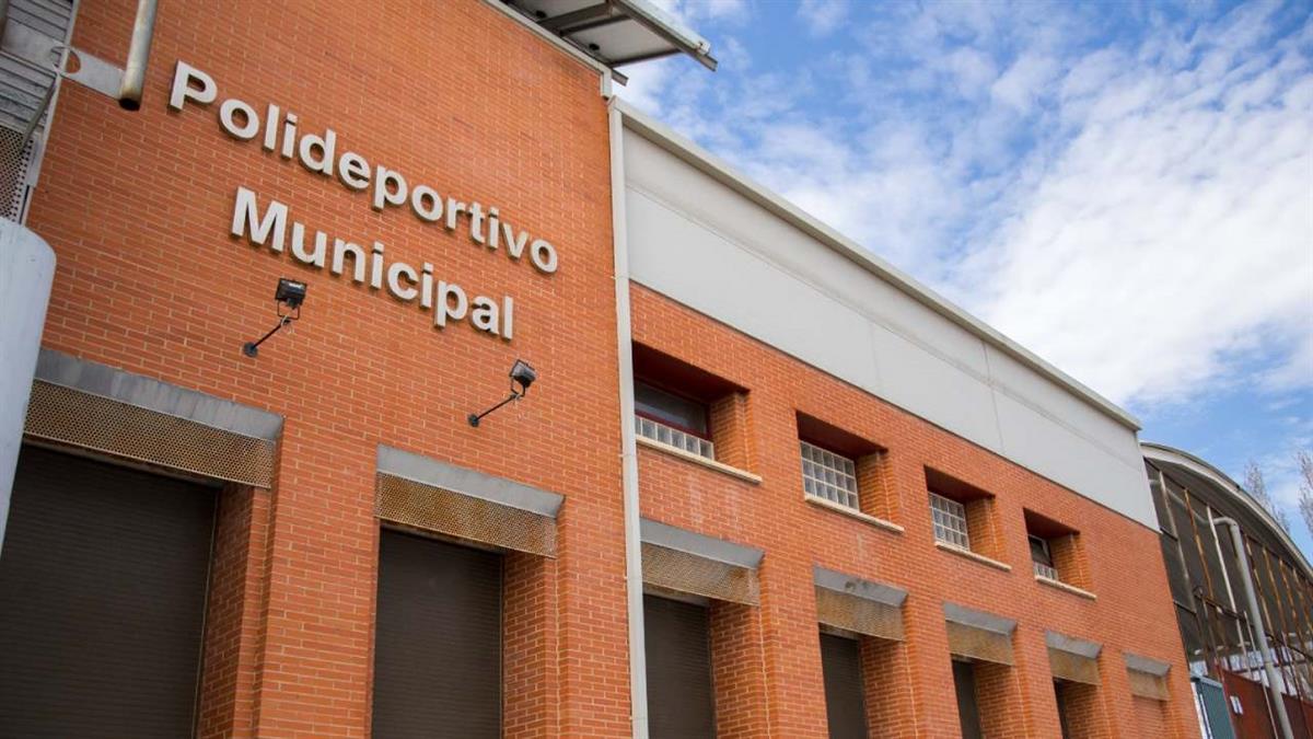 En el Polideportivo Municipal se sustituirá el techo por uno que permita la entrada de luz solar