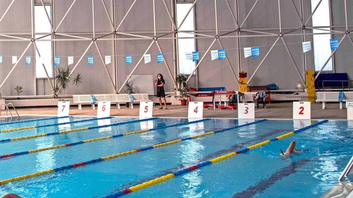 Se mejorará la reforma de las piscinas cubiertas, vestuarios y la pista polideportiva