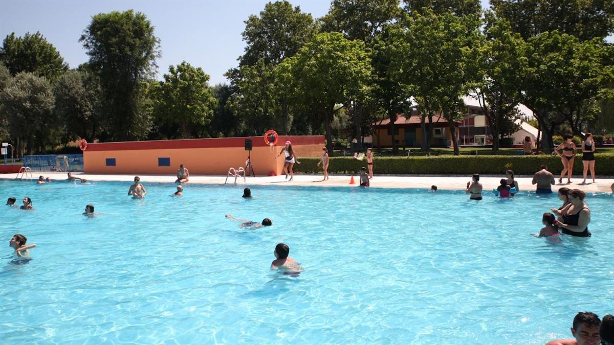 El Ayuntamiento reformará dos vasos a los que instalará toboganes y otros elementos de juego