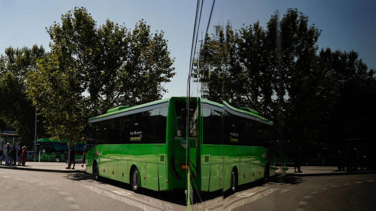La Comunidad de Madrid refuerza el servicio de los autobuses a los cementerios de la región con motivo de la festividad de Todos los Santos