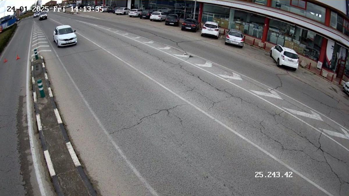 Se acaba de instalar una nueva cámara de vigilancia y control del tráfico