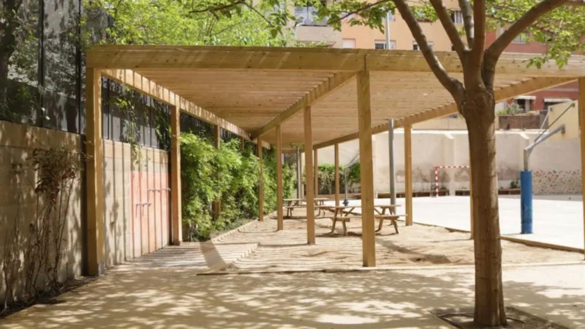 En los veranos madrileños, cada vez más cálidos y prolongados, el Ayuntamiento ha decidido ofrecer una respuesta innovadora e inclusiva: los refugios climáticos